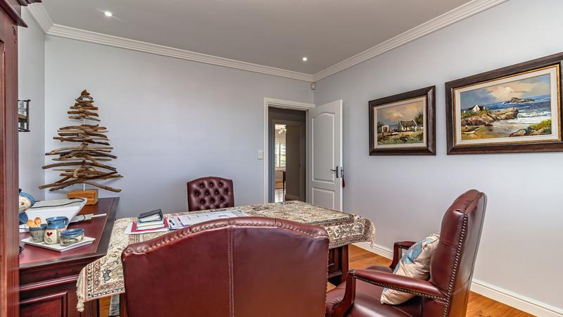 5 Bedroom Property for Sale in Southern Cross Western Cape